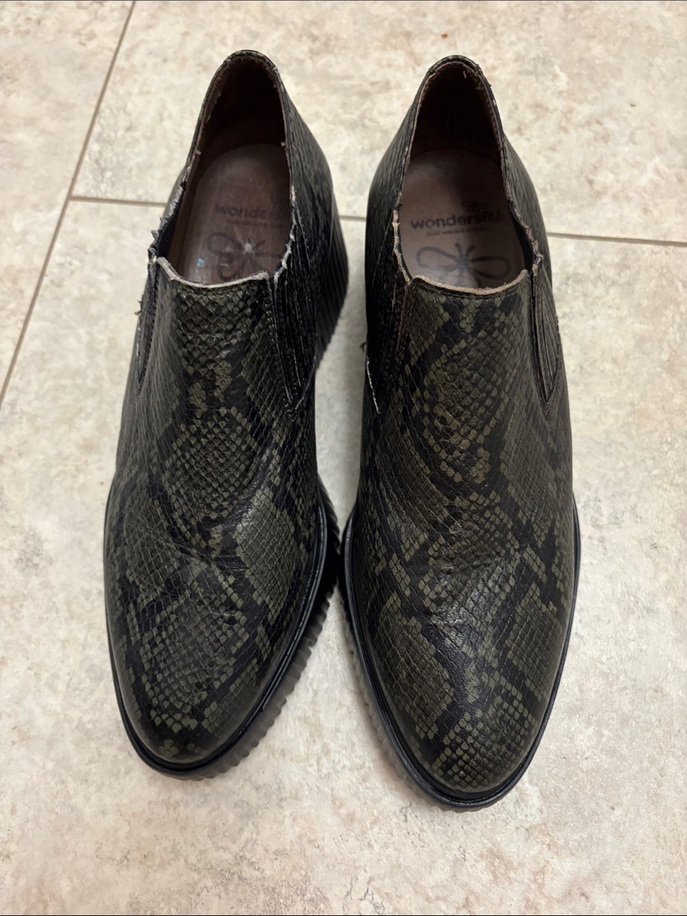 Wondersfly Snake-Print Slip-On Shoes